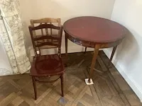 Ronde tafel met 2 stoelen