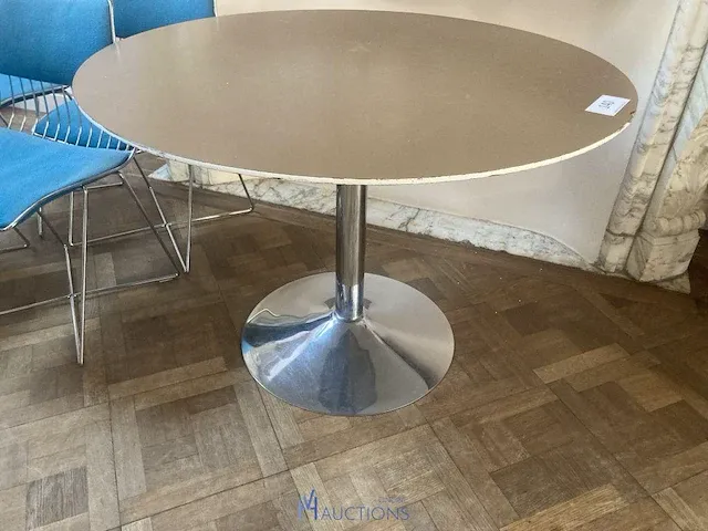 Ronde tafel met 5 stoelen - afbeelding 2 van  5