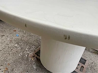 Ronde tafel met centrale kolompoot – beton ciré afwerking - afbeelding 9 van  9