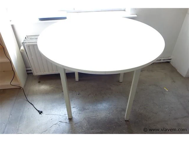 Ronde tafel - afbeelding 1 van  1
