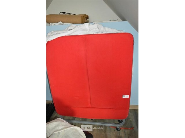 Rood opvouwbed - afbeelding 1 van  3