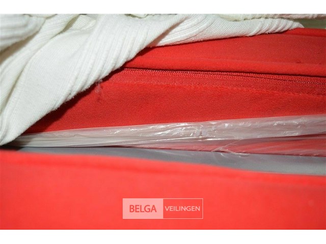 Rood opvouwbed - afbeelding 3 van  3