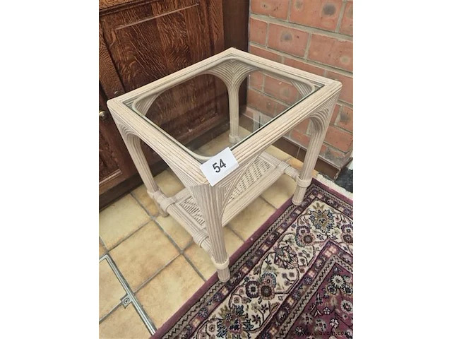 Rotan bijzettafeltje met glas - afbeelding 1 van  3