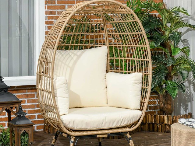 Rotan fauteuil in de vorm van een mand - afbeelding 1 van  6