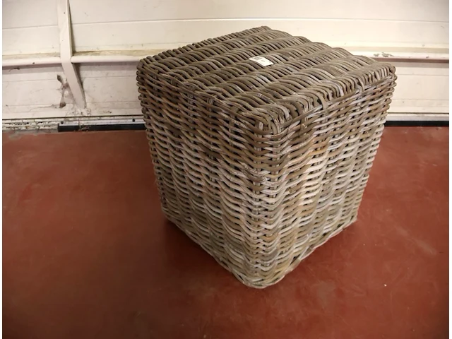 Rotan poef - afbeelding 1 van  3
