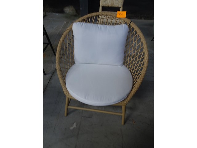 Rotan zitstoel met kussen - afbeelding 1 van  3