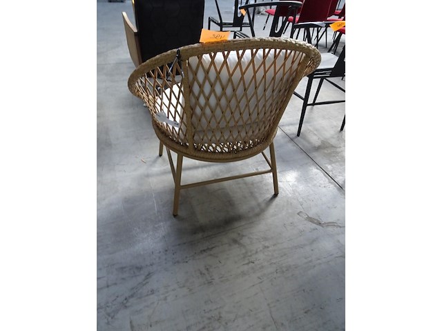 Rotan zitstoel met kussen - afbeelding 3 van  3