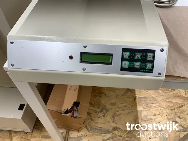 Roterende elektromagnetische warmtepers - afbeelding 2 van  7