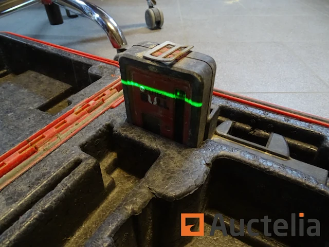 Roterende laser in zijn futech gyro green koffer - afbeelding 10 van  16