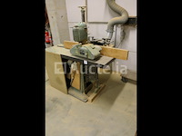 Router omgebouwd tot schuurmachine