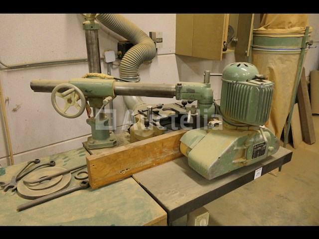 Router omgebouwd tot schuurmachine - afbeelding 10 van  12