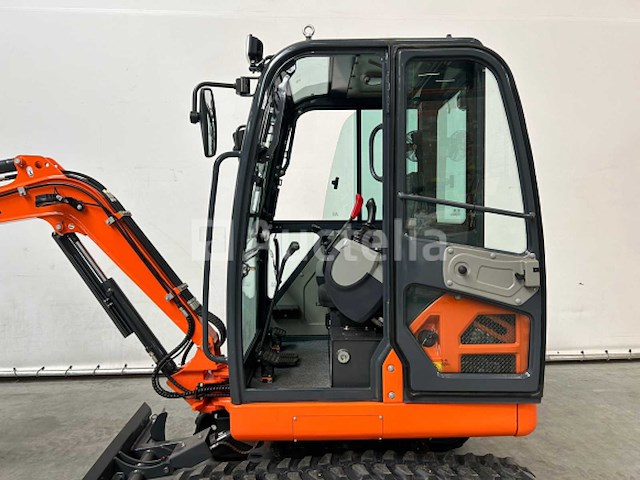 Rte - 2025 - cr213 - minigraafmachine kubota euro 5 met cabine - afbeelding 17 van  32