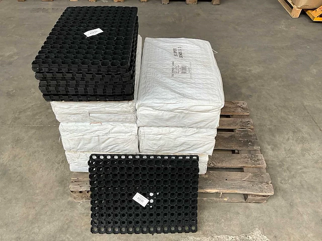 Rubber deurmat domino zwart 40 x 60 cm (86x) - afbeelding 1 van  5