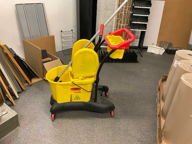 Rubbermaid mobiele poetskar - afbeelding 1 van  4
