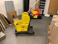 Rubbermaid mobiele poetskar - afbeelding 1 van  4