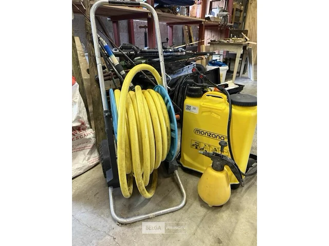 Rugsproeier en tuinhaspel - afbeelding 1 van  1