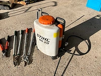 Rugspuit stihl sg20 en 3 takkenscharen wo stihl en bahco - afbeelding 2 van  4