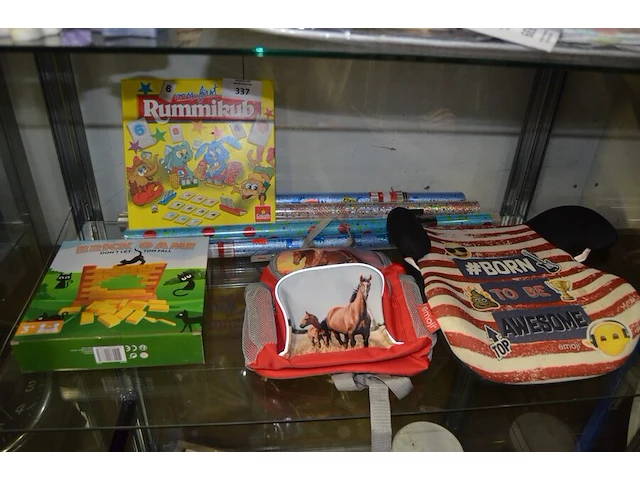 Rummikub spel, brick game, kinderrugzak, kinderzit emoji, 8 rollen kaftpapier - afbeelding 1 van  5