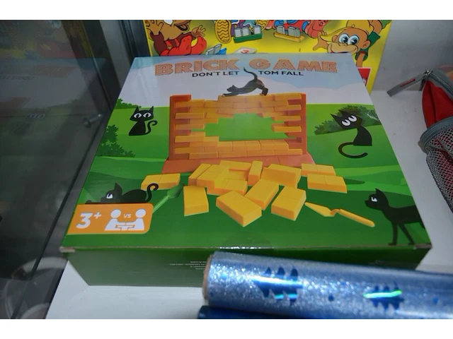 Rummikub spel, brick game, kinderrugzak, kinderzit emoji, 8 rollen kaftpapier - afbeelding 3 van  6