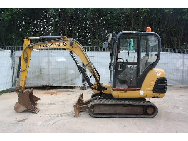 Rupsgraafmachine caterpillar 302.5 diesel 2002 - afbeelding 1 van  1