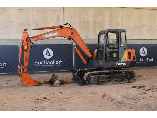 Rupsgraafmachine doosan dh55 diesel - afbeelding 1 van  1