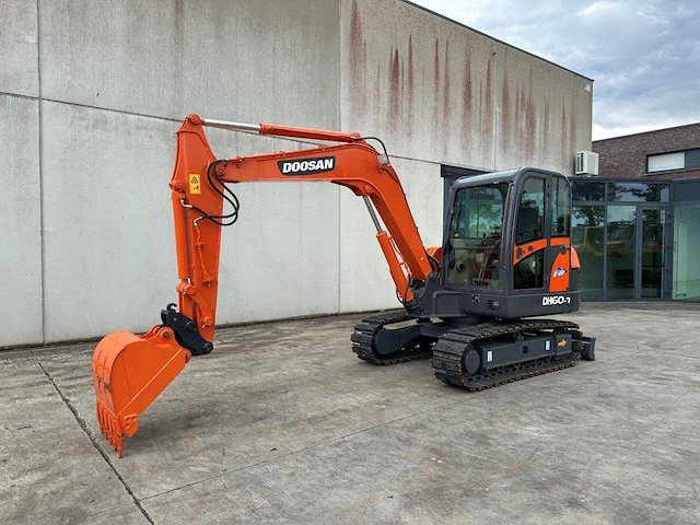 Rupsgraafmachine doosan dh60-7 diesel - afbeelding 1 van  1