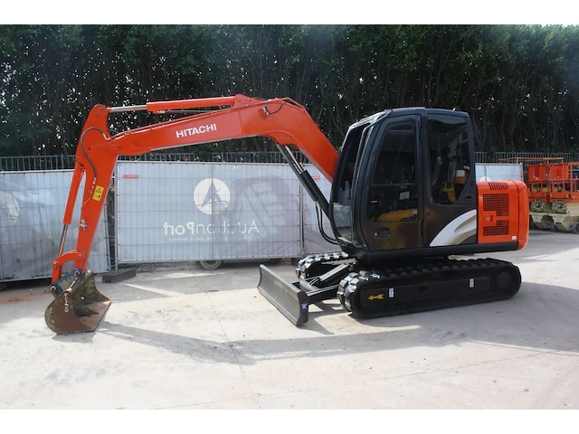 Rupsgraafmachine hitachi zx60 diesel 40.5kw 2013 - afbeelding 1 van  1
