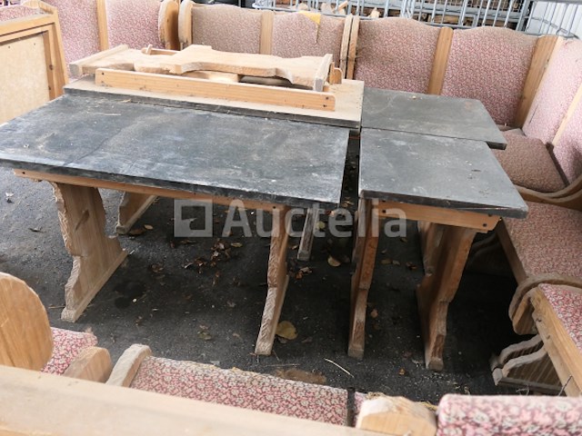 Rustieke banken en tafels die moeten worden gerestaureerd - afbeelding 10 van  11