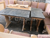 Rustieke banken en tafels die moeten worden gerestaureerd - afbeelding 10 van  11