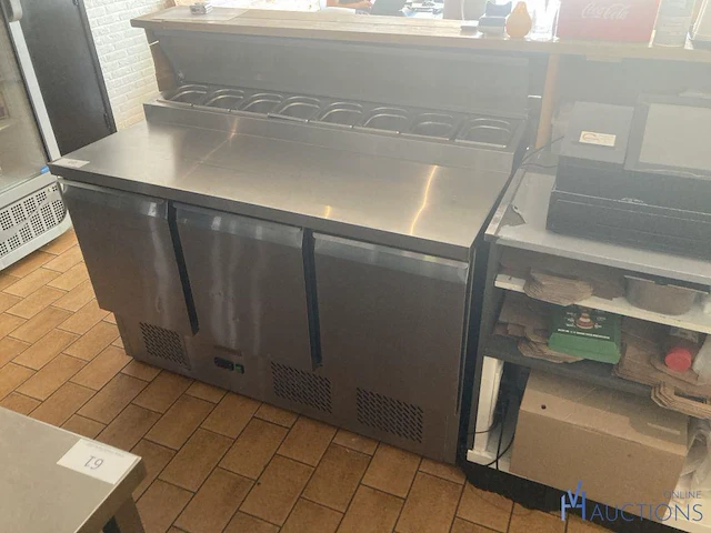 Rvs 3-deurs gekoelde werktafel met saladette - afbeelding 1 van  6