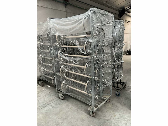 Rvs afzetpalen (16x) in transportkar - afbeelding 6 van  9