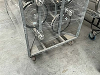 Rvs afzetpalen (16x) in transportkar - afbeelding 9 van  9