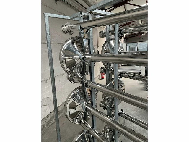 Rvs afzetpalen (16x) in transportkar - afbeelding 7 van  9