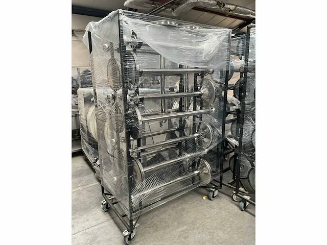 Rvs afzetpalen (16x) in transportkar - afbeelding 6 van  8
