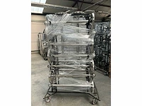 Rvs afzetpalen (16x) in transportkar - afbeelding 7 van  7