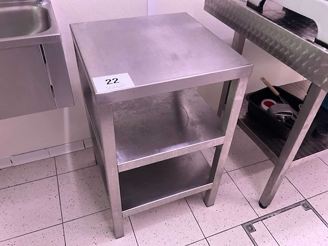 Rvs bijzettafel van plm. 50 x 50 x 90 cm hoog - afbeelding 1 van  3