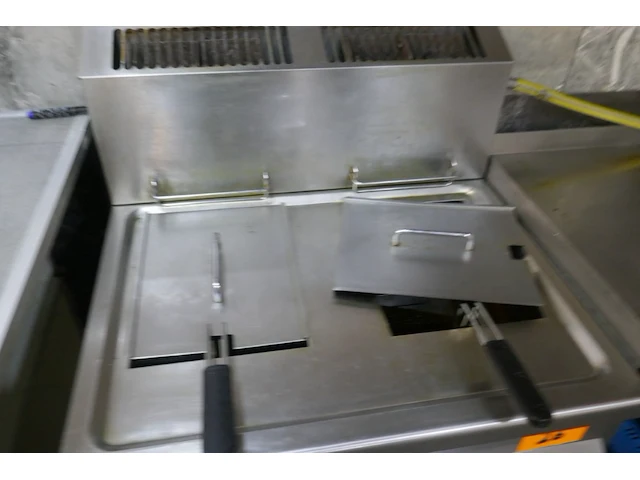 Rvs dubbele friteuse op gas mbm - afbeelding 3 van  5