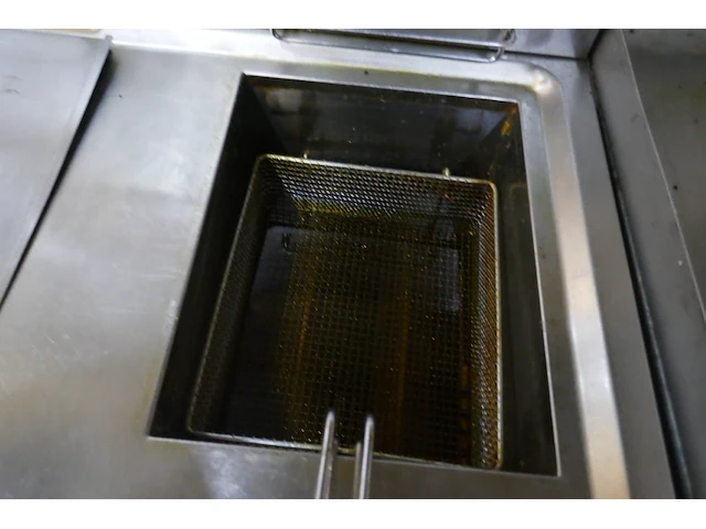 Rvs dubbele friteuse op gas mbm - afbeelding 4 van  5