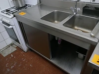 Rvs dubbele spoeltafel met 2 schuifdeuren - afbeelding 1 van  4
