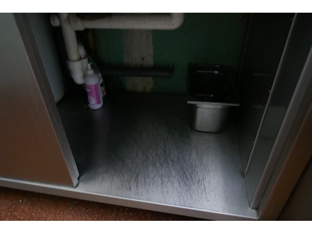 Rvs dubbele spoeltafel met 2 schuifdeuren - afbeelding 4 van  4