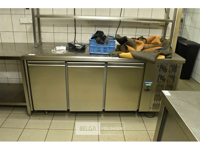 Rvs gekoelde werktafel met chefrek 3 deurs 188x70x90/160 - afbeelding 1 van  4