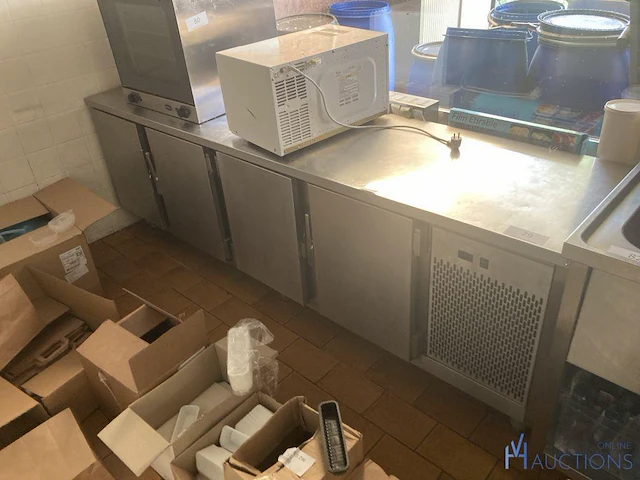 Rvs gekoelde werktafel voorzien van 4 deuren - afbeelding 1 van  5