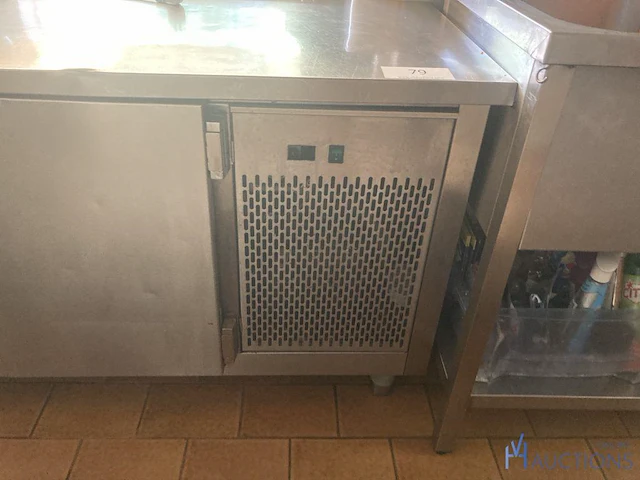 Rvs gekoelde werktafel voorzien van 4 deuren - afbeelding 2 van  5