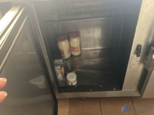 Rvs gekoelde werktafel voorzien van 4 deuren - afbeelding 4 van  5