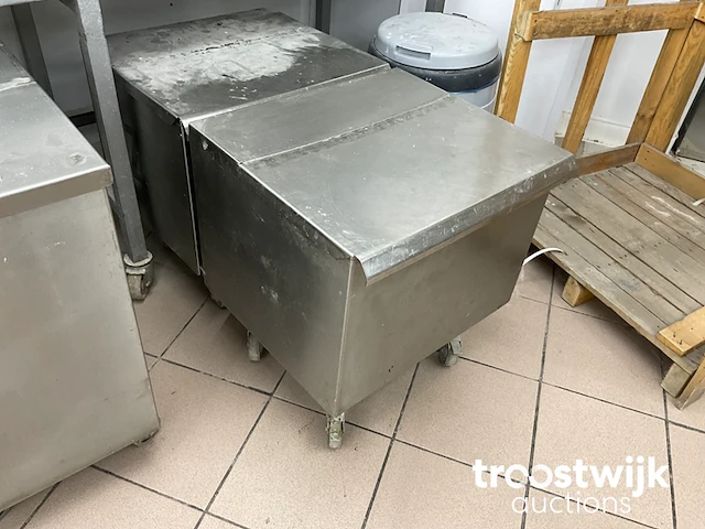 Rvs grondstoffen rolcontainer - afbeelding 3 van  6