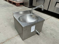 Rvs handenwasser met kniebediening - afbeelding 2 van  6