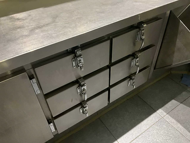 Rvs koelwerkbank - afbeelding 11 van  13
