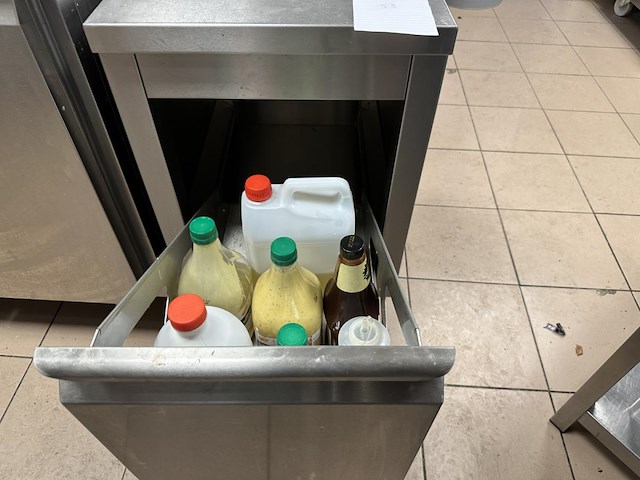 Rvs ladekast + inhoud - afbeelding 2 van  3