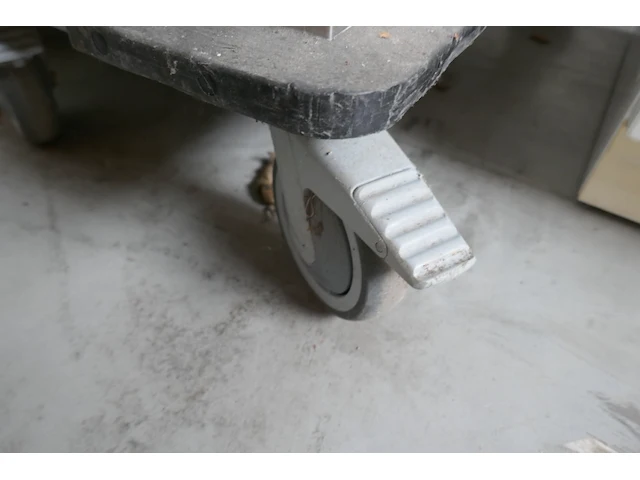 Rvs mobiele bordenwarmer op wieltjes - afbeelding 7 van  7