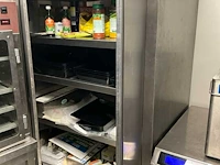 Rvs opbergkast voorzien van 2 deuren en 4 leggers - afbeelding 3 van  3